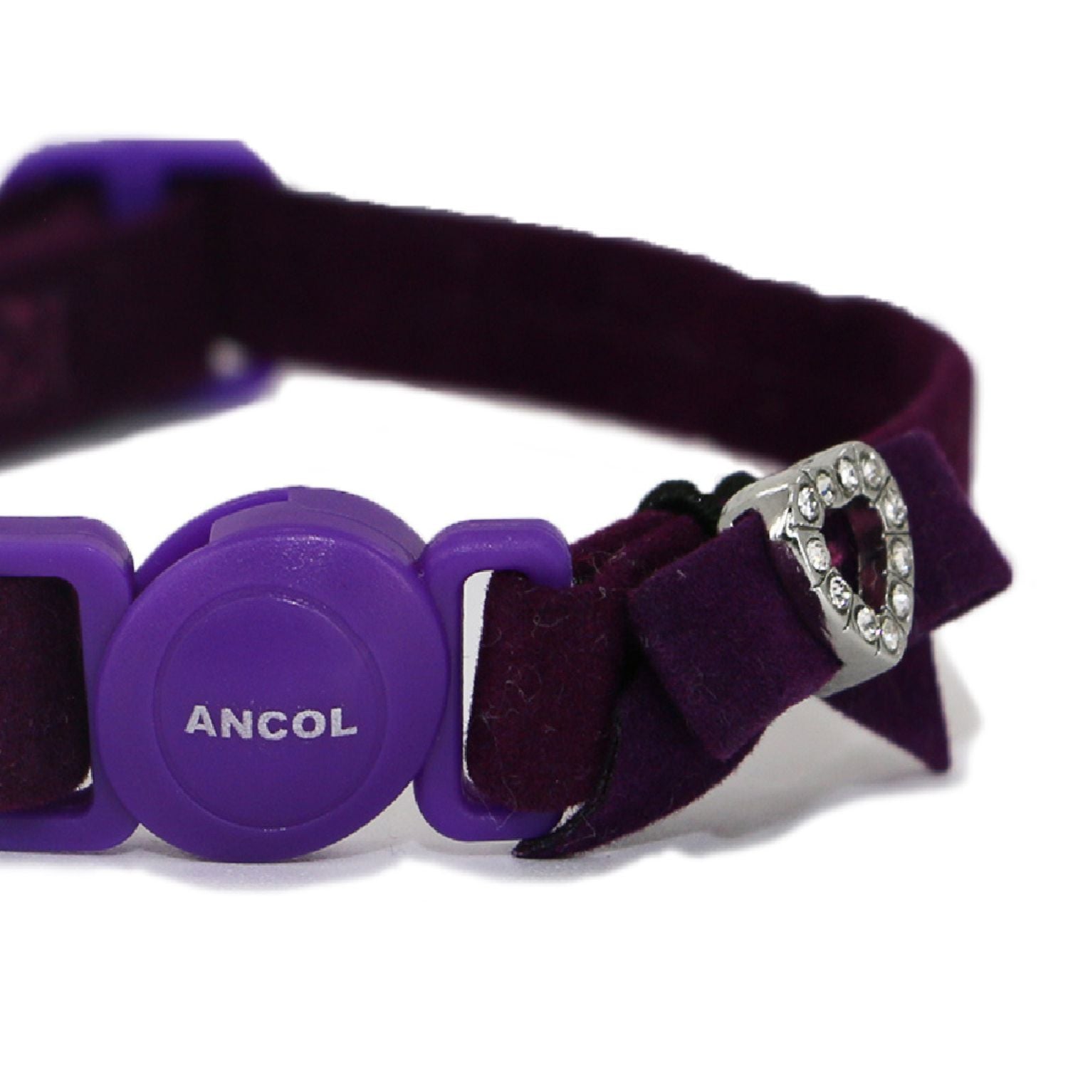 Purple cat collar with a heart-shaped buckle on a white background