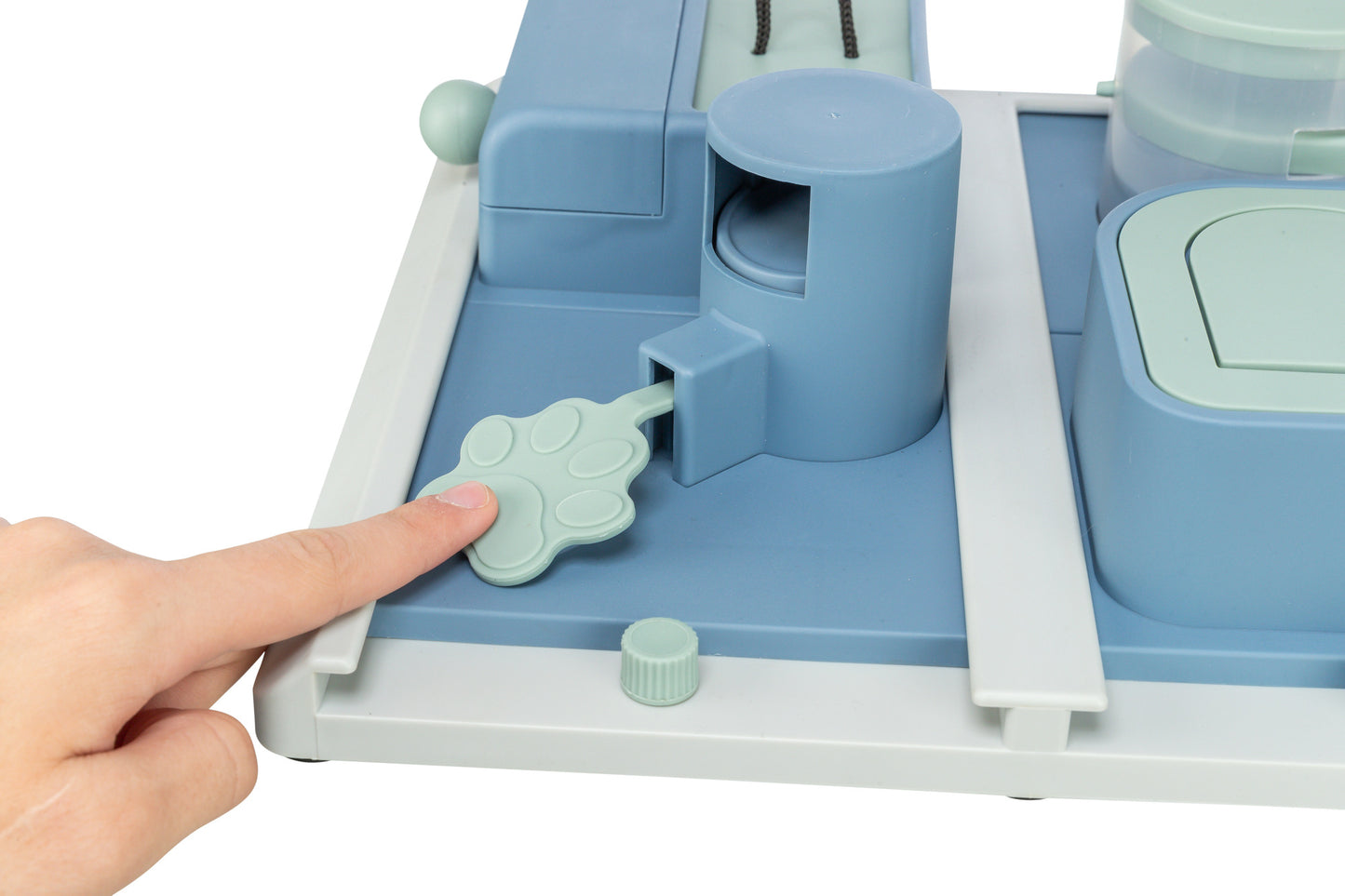 Trixie | Dog Activity Poker Box (Level 2) | Interactive Strategy Puzzle Game for Mental Enrichment oy Strategy Game