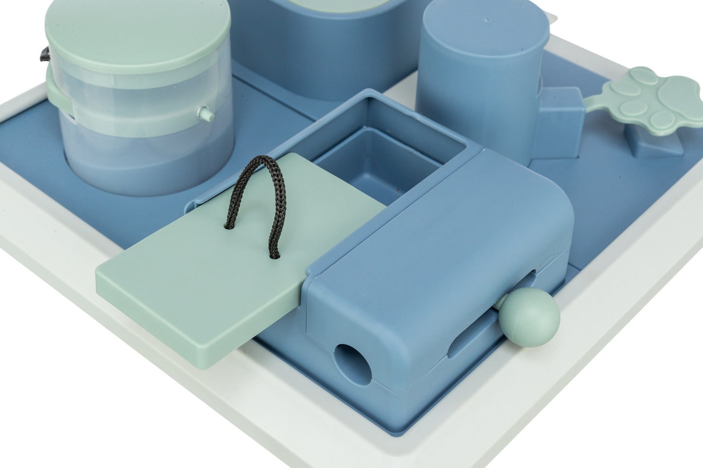 Trixie | Dog Activity Poker Box (Level 2) | Interactive Strategy Puzzle Game for Mental Enrichment oy Strategy Game