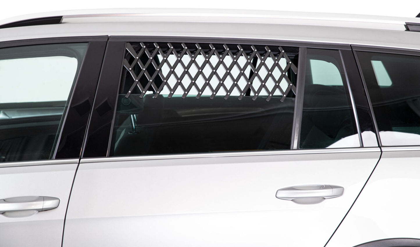 Trixie Ventilation Lattice for Cars 30–110cm – Adjustable Dog Car Window Vent
