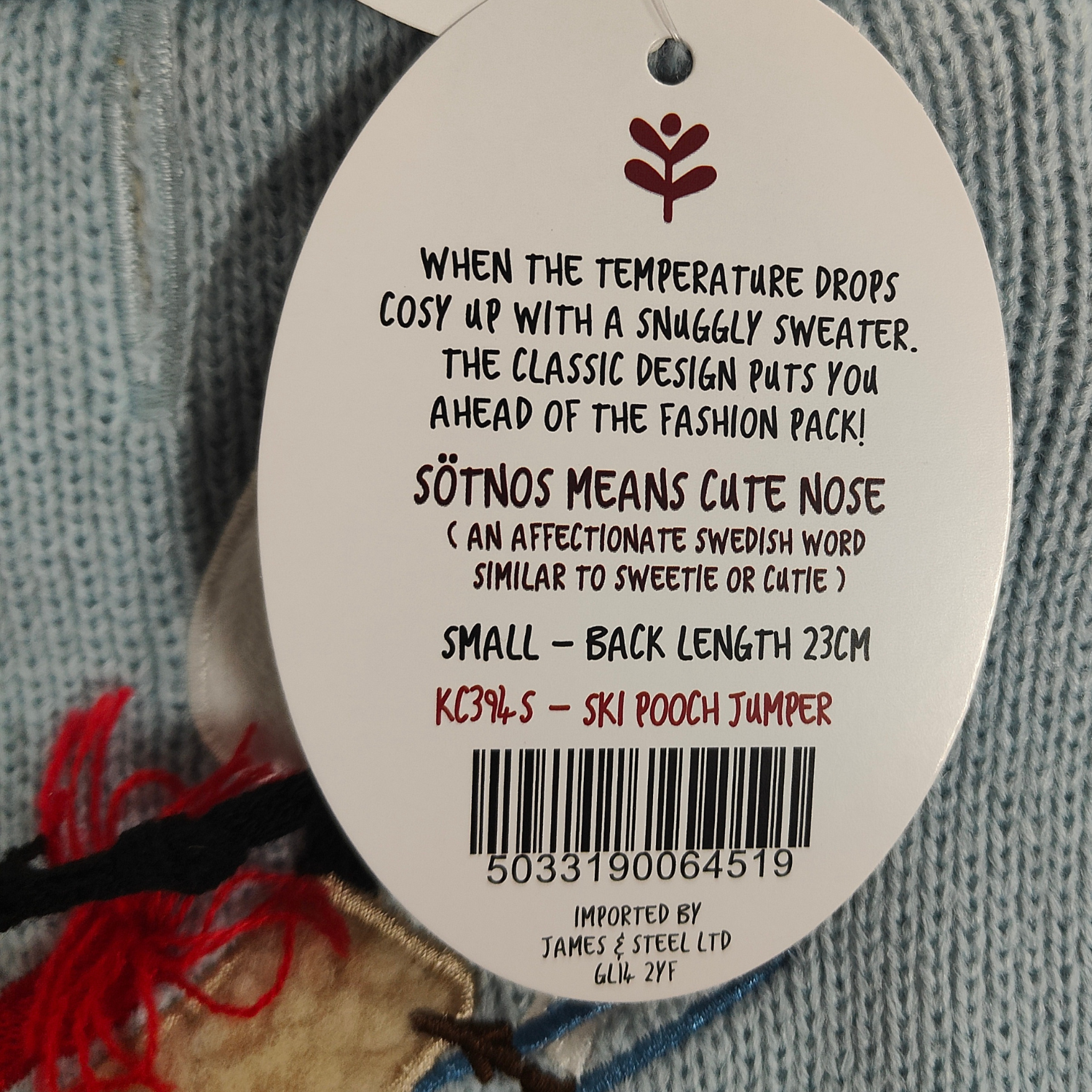 Tag on a dog sweater with text and a barcode, featuring the brand 'Sötnos'.