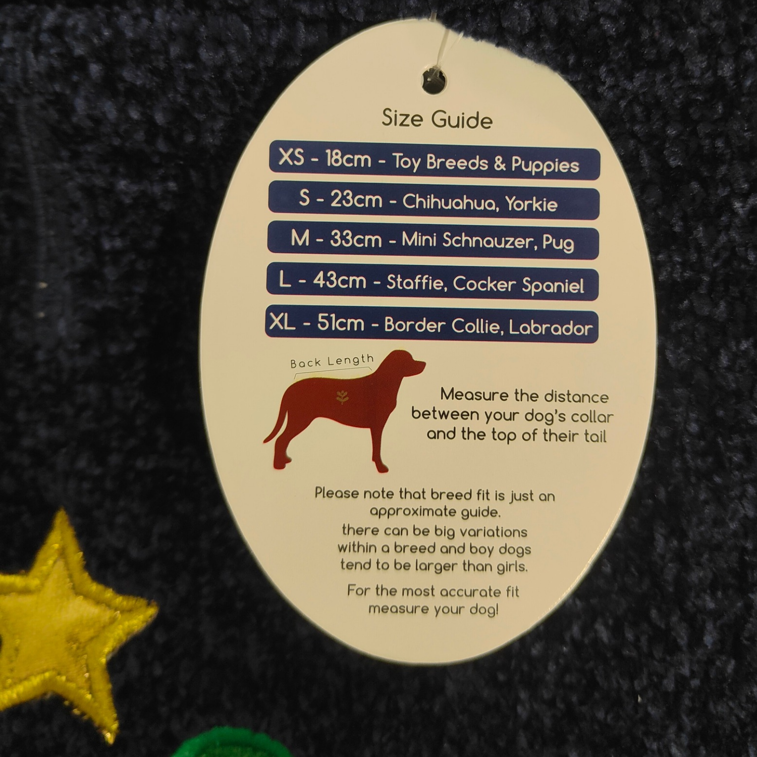 Dog size guide label on a textured black background